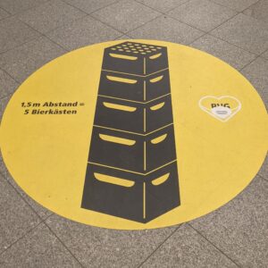 kampanye jaga jarak selama pandemi dari BVG