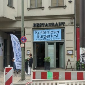 salah satu posko tes gratis di Berlin