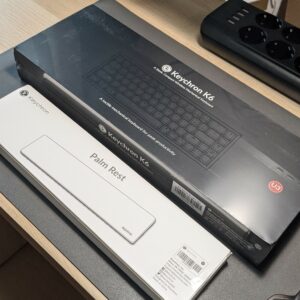 kemasan papan ketik Keychron K6 dan sandaran tangan
