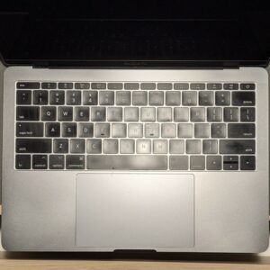 ukuran papan ketik 75% pada MacBook Pro 2017