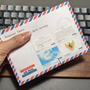surat berisi kartu pos dari Sovia Ranti di Batam