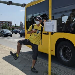 menunggu bus menuju ke Grunewald