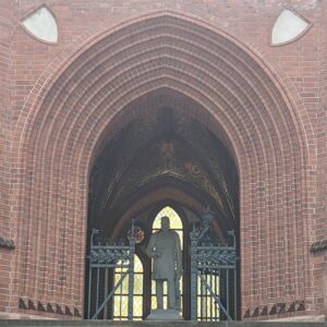 patung Kaisar Wilhelm I di dasar menara