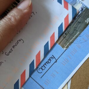 kode batang berwarna oranye penyortiran surat