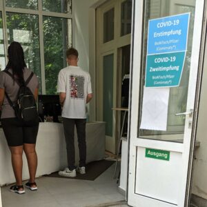 mendaftar untuk mendapatkan vaksinasi dosis kedua