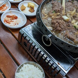 makan barbekyu di restoran Korea, Arirang