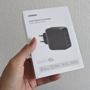 pengisi daya Ugreen GaN 65W