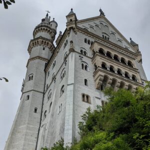 bagian belakang Kastil Neuschwanstein bagian belakang Kastil Neuschwanstein