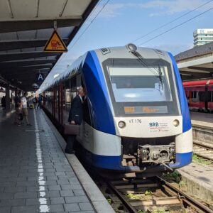 kereta BRB dari München ke Füssen di Stasiun Utama München kereta BRB dari München ke Füssen di Stasiun Utama München