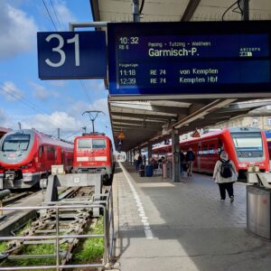 kereta Deutsche Bahn RB6 di Stasiun Utama M&ugrave;nchen