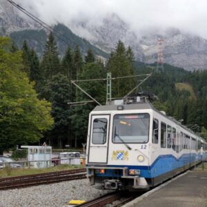 kereta bergerigi Bayerische Zugspitzbahn di Stasiun Eibsee