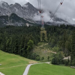 pemandangan menuju Zugspitze dari kereta gantung