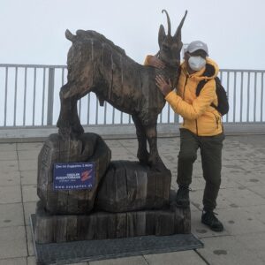 di patung kambing gunung di Zugspitze sisi Austria