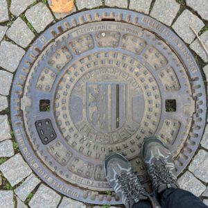 manhole bergambar logo kota Dresden