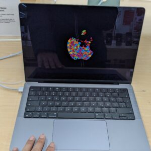 MacBook Pro 14 inchi 2021