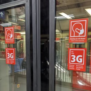 aturan 3G, Genesen (sembuh), Geimpft (vaksin), Getested (tes negatif) di pintu kereta S-bahn
