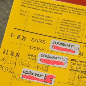 informasi vaksinasi berupa sticker vaksin dan nomor batch