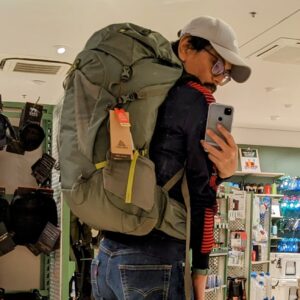mencoba ransel Gregory di toko outdoor Globetrotter