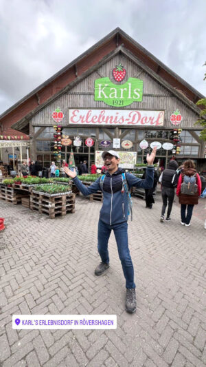 berkunjung ke wahana Karl's R&ouml;vershagen