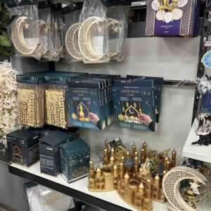 pernak-pernik Ramadan yang dijual di Woolworth pernak-pernik Ramadan yang dijual di Woolworth