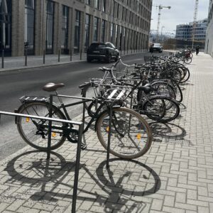 parkir sepeda disebuah area perkantoran di Berlin